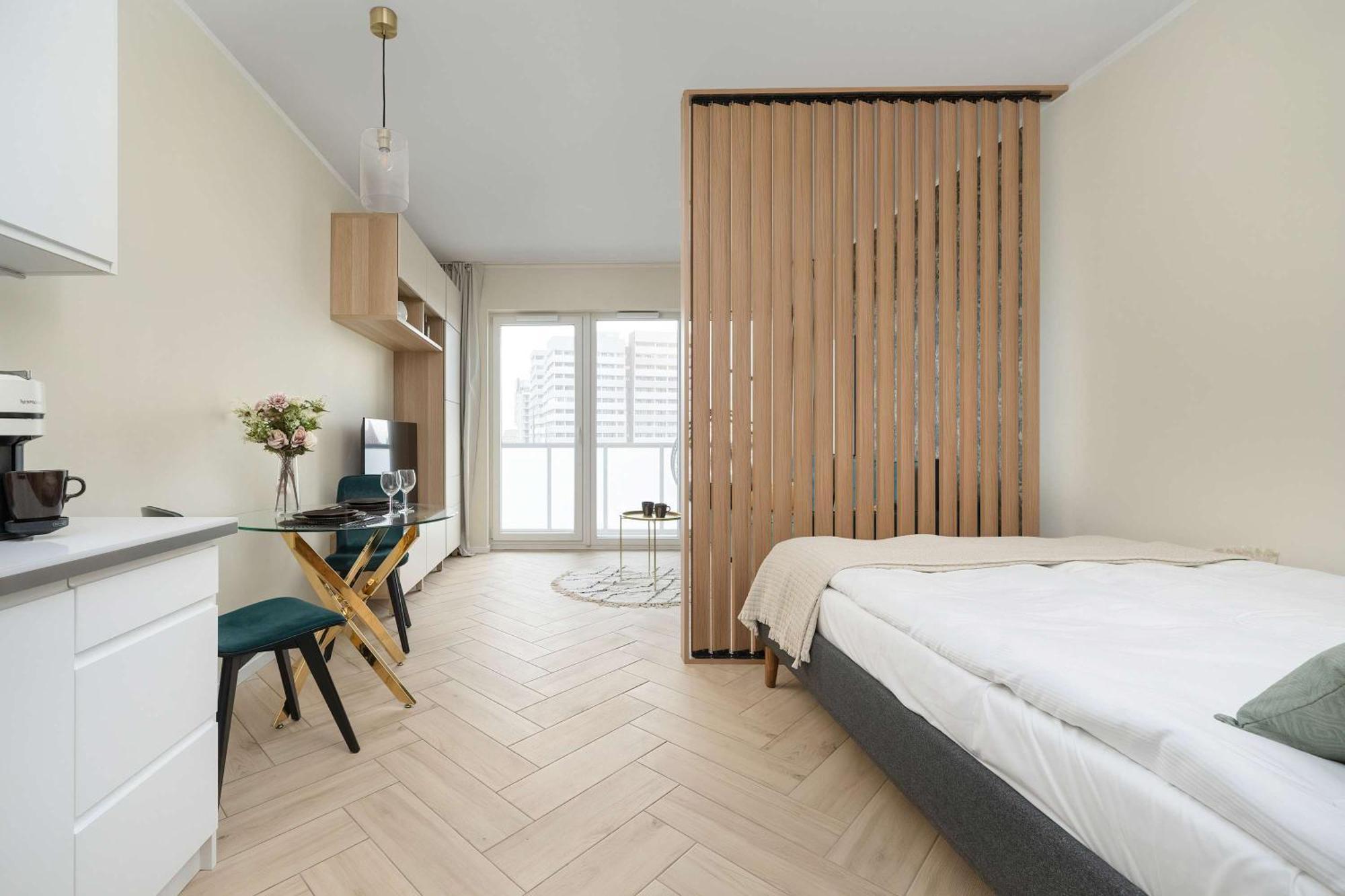 Old Town River With Balcony & Parking By Renters Apartment *