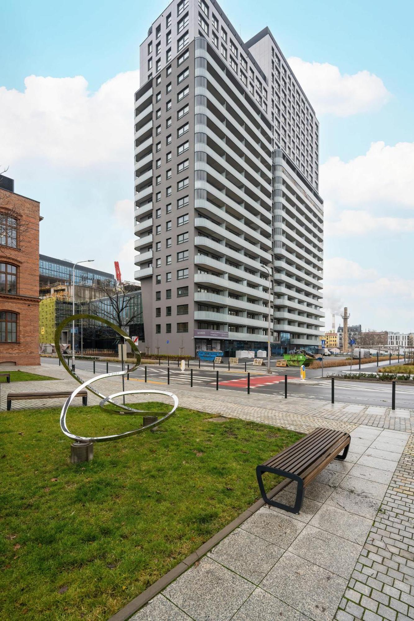 Old Town River With Balcony & Parking By Renters Apartment